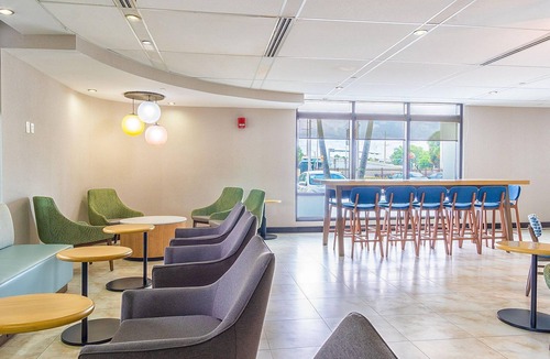 Miami Springs Hotel | Excitement of Miami At Your Doorstep! Onsite Pool, Near Melreese Golf Course