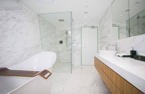 Perth Central Business District Hotel | Executive King Room - Quinn’s Botany Boutique K04