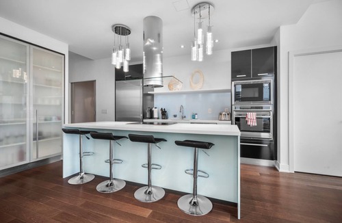 Bathurst Quay Condo | Executive Lakefront 3 Bedroom Penthouse l Private Elevator