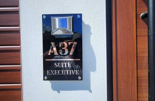 Islote Apartment | Executive Studio 3 min beach,A/C, safety and parking