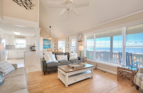 Long Beach Hotel | Experience coastal luxury at 'Back to the Beach' in Oak Island, perfect for 11 guests.