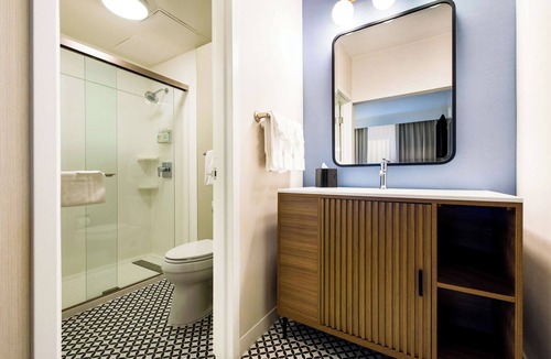 Eastwick Hotel | Explore Philly's Attractions! Pet-friendly Property, Free Airport Shuttle!