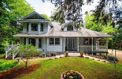 Lake of Bays Cottage | Fall & Winter discounts Available @ Muskoka Waterfront Cottage! Pet-Friendly!