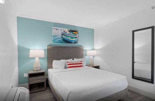 Myrtle Beach Hotel | Family-Friendly Oceanfront | Compass Cove Pools + Near Ripley’s Aquarium