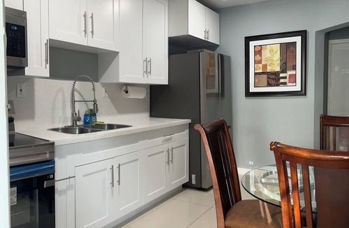Miami Springs Apartment | FEEL LIKE YOUR HOME sleeps 4
