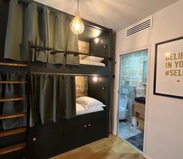 Quartier de la Folie-Mericourt Hostel | FRATERNiTY-HOTEL
