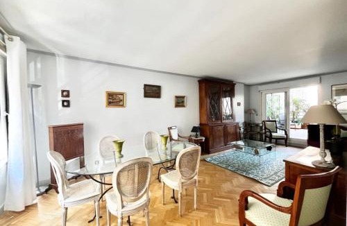 Billancourt–Rives de Seine Apartment | Gateway to Paris Classic Apartment with Terrace managed by MeyAgency