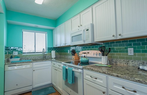 Windy Hill Condo | Get that Caribbean feeling in the Carolinas! Summer rental = Sat - Saturday!
