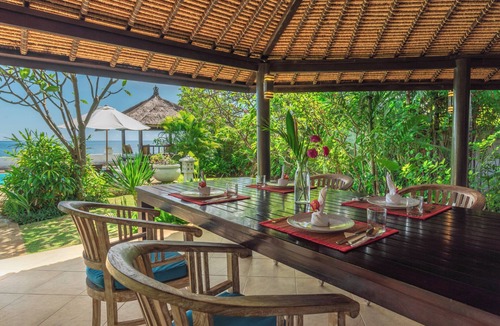 Dencarik Villa | Gorgeous beachfront Villa Jasmine, Lovina!