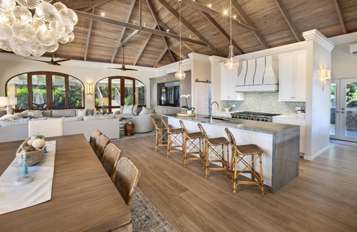 Estate Peterborg Villa | GORGEOUS REMODEL! Major WOW Factor! Stunning Views, Private!