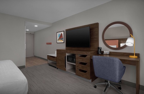 Golden Hotel | Hampton Inn & Suites by Hilton Wheat Ridge Denver West