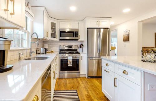 Falmouth House | Harbortown Hideaway