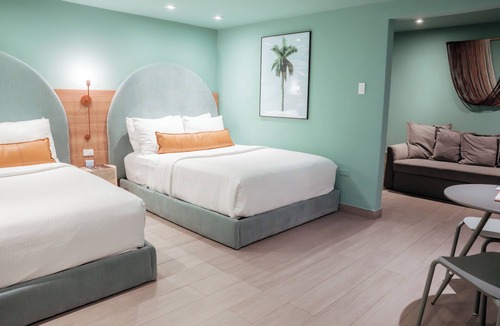 Condado Hotel | HiBird - Double Queen Room with Private Hot tub