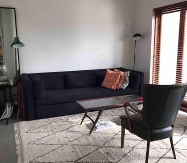 Ponsonby Apartment | Historic Deco, Penthouse Vibe, Central, Parking