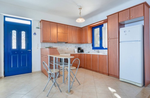 Pefki House | Holiday Home 'Blue Window Seaview Maisonette' with Sea View, Wi-Fi and Air Conditioning