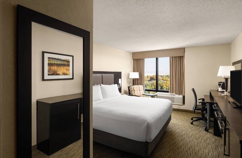 Miami Springs Hotel | Holiday Inn Miami - International Airport by IHG