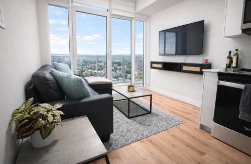 Kitchener Apartment | Home In The Clouds - Downtown Retreat - Gym, Free Parking