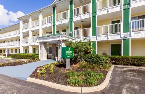 Maple Shade Hotel | HomeTowne Studios by Red Roof Philadelphia - Mt Laurel-Maple Shade, NJ