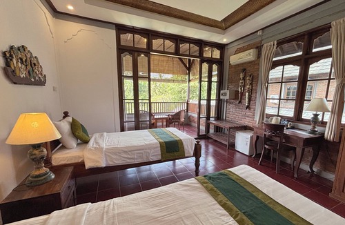 Kedewatan Hotel | Hotel Bunga Permai