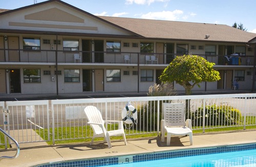 Niagara Falls Hotel | Howard Johnson by Wyndham Niagara Falls