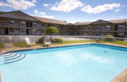 Niagara Falls Hotel | Howard Johnson by Wyndham Niagara Falls
