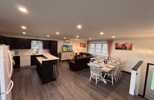 Wiarton House | Ingrid’s Green Haven - 27 Acre Private Farm