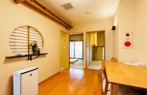 Namba Apartment | Just a short walk 心斎橋 Glico Sign 1min 道頓堀30-second 黒門市場 難波駅 Dotonbori Guesthouse 兰の阁