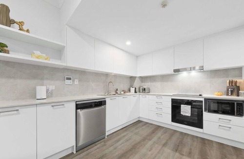 Camperdown Apartment | KozyGuru | Camperdown | Stylish Apt with Parking