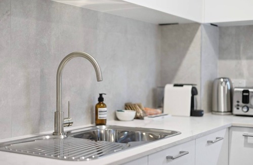 Camperdown Apartment | KozyGuru | Camperdown | Stylish Apt with Parking