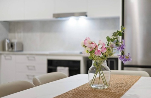 Camperdown Apartment | KozyGuru | Camperdown | Stylish Apt with Parking