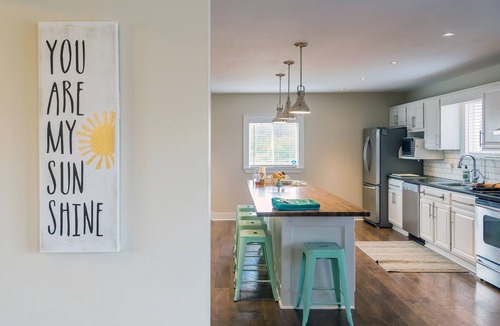 Prince Edward House | Large beautiful Farmhouse in the heart of PEC - 20 minutes to Sandbanks