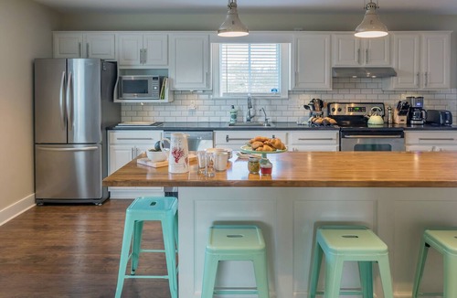 Prince Edward House | Large beautiful Farmhouse in the heart of PEC - 20 minutes to Sandbanks