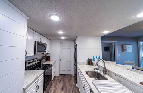 Village of Four Seasons Condo | Lazy L at the Lake – Chic 3 BDR Condo w/Boat Slip