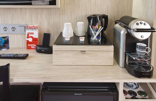 Saint-Vincent-de-Paul Hotel | Libertel Gare Du Nord Suede Hotel Room that Has a Great Location