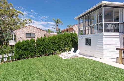Nelson Bay House | Little Beach House, 4 James Crescent - Little Beach with air con, WiFi and boat parking