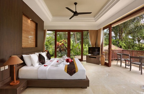 Kemenuh Villa | Lush Garden 2BR Villa near Tegenungan Waterfalls