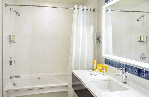East Cambridge Hotel | Make Your Trip More Enjoyable! w/Indoor Pool, Pets are Allowed Here!