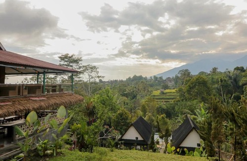 Nungnung Hotel | Mina Baturiti Hotel & Resto