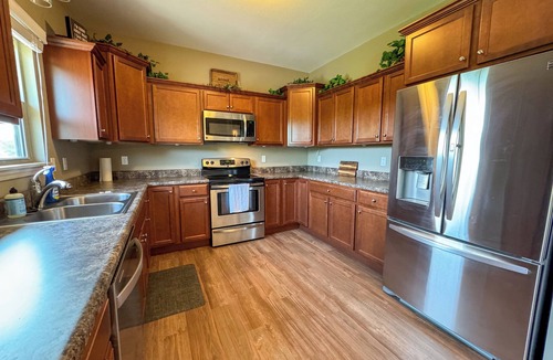Jefferson City House | Minutes from Capital - Family Friendly Jeff City Retreat