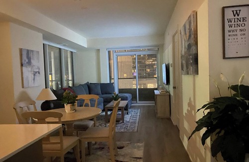 Vaughan Apartment | 🛏️ Modern 📸 Bright, Private Room with Ensuite – 2 Min Walk to Vaughan Mills!