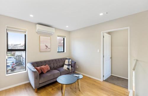 Mount Roskill House | Modern Central 4BRM with Aircon, heating and Parking