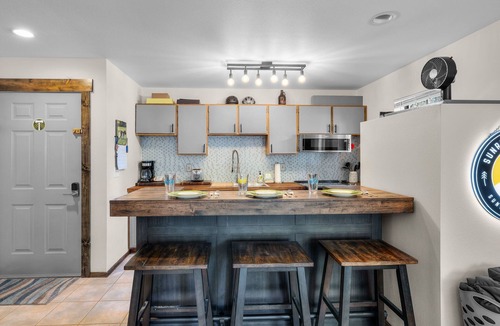 Sunriver Condo | Modern Condo with Community Hot Tub and Pool