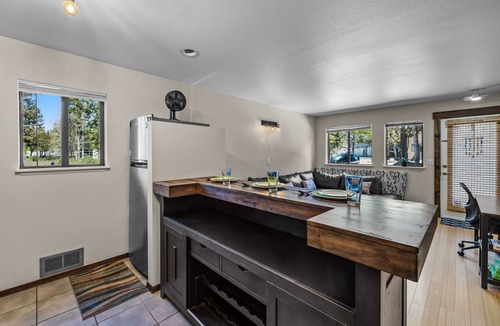 Sunriver Condo | Modern Condo with Community Hot Tub and Pool