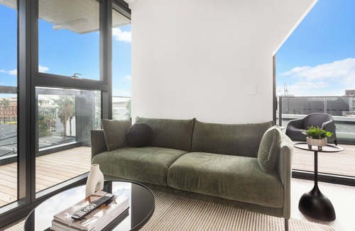 Parnell Apartment | Modern Parnell Haven | Large Balcony Views, Parking & Gym