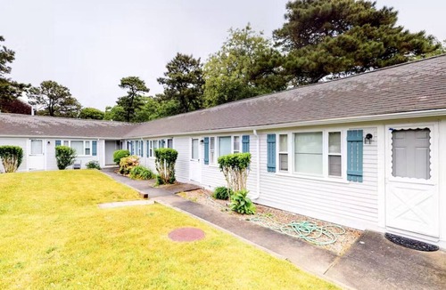 Dennis Port Apartment | Modern & Renovated Studio Condo - Steps to the Beach! - WiFi, Free Parking