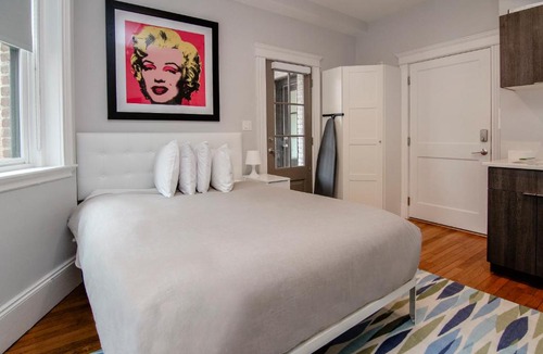 Griggs Park Apartment | Modern Studio, 15 min Train to Boston