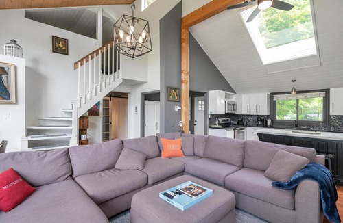 Bala Cottage | Moon River Cottage Sanctuary With Private Beach in Bala!