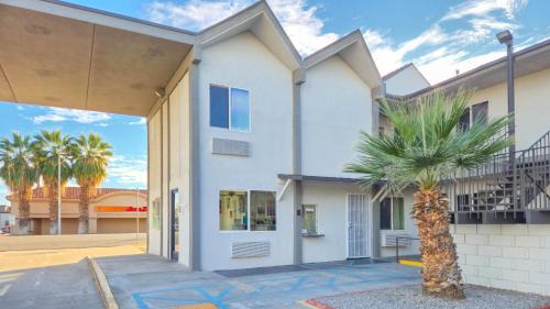 Blythe Hotel | Motel 6-Blythe, CA - South
