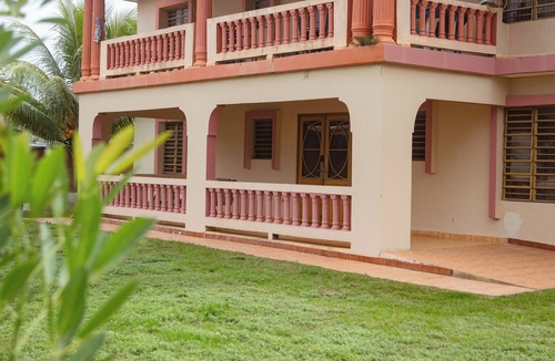 Guayabo Villa | NEW - Beachfront Villa 4BR and 5BA - 5 mins walk to beach, Owner lives upstairs