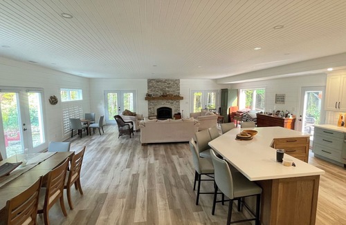 Hope Bay Cottage | NEW! Family Waterfront Retreat - Kayaks, Paddleboards & Ping pong - Sleeps 12